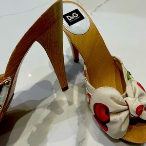 Dolce &Gabbana sandals, size 35, brand new